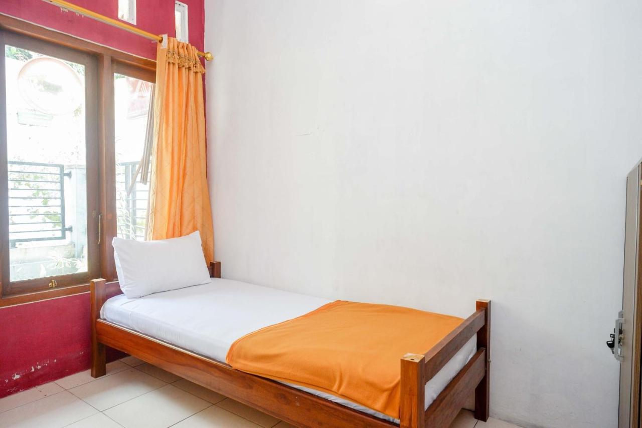 Koolkost Syariah Near Malioboro Area Hostel Джокякарта Екстериор снимка