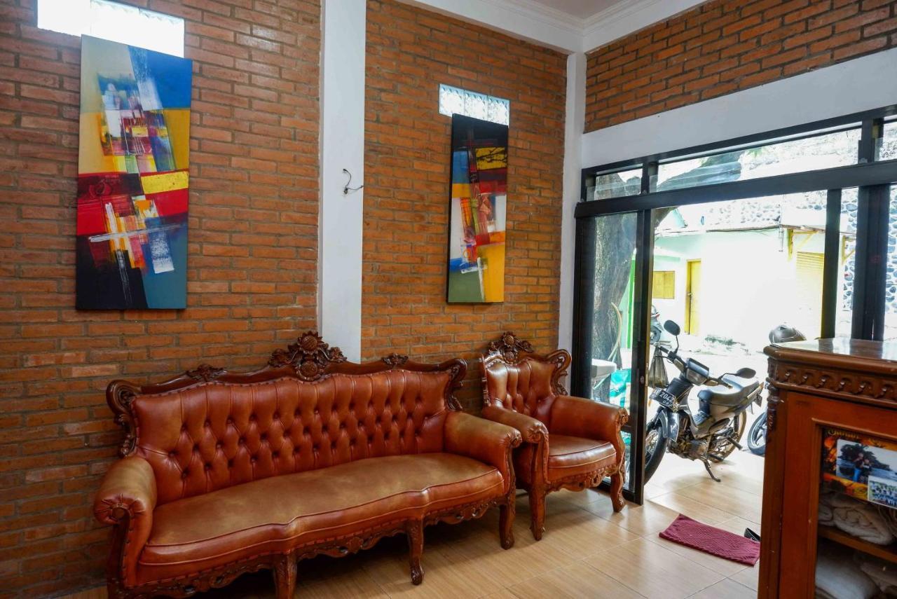Koolkost Syariah Near Malioboro Area Hostel Джокякарта Екстериор снимка
