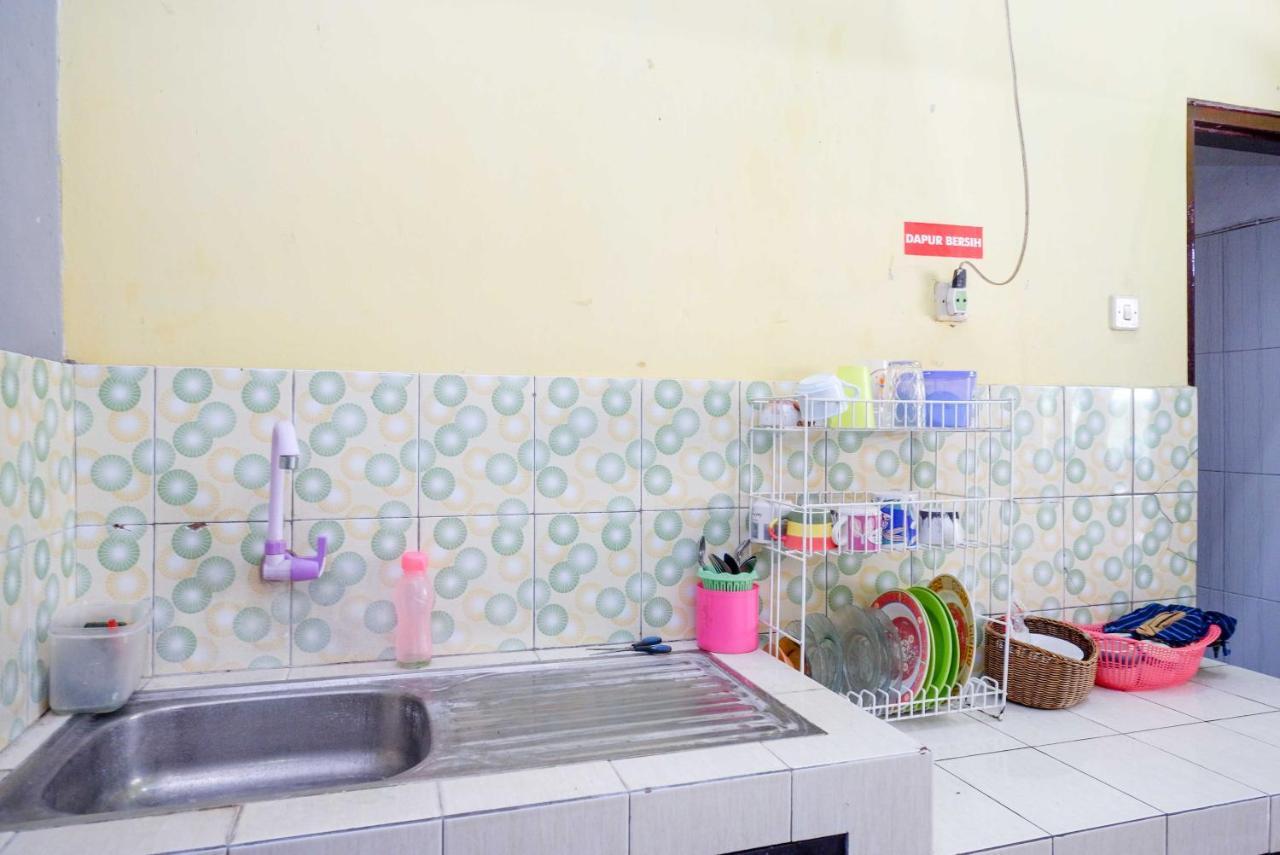Koolkost Syariah Near Malioboro Area Hostel Джокякарта Екстериор снимка