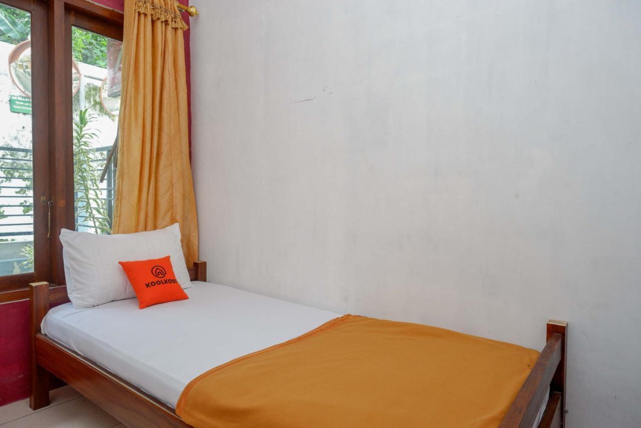 Koolkost Syariah Near Malioboro Area Hostel Джокякарта Екстериор снимка